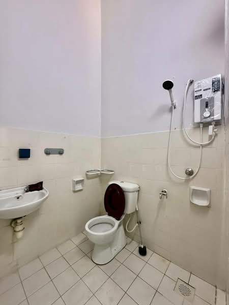 2-storey Terraced House for Rent in Taman Mount Austin (Tebrau) - June Teo - Bathroom - PropertyGuru.com.my