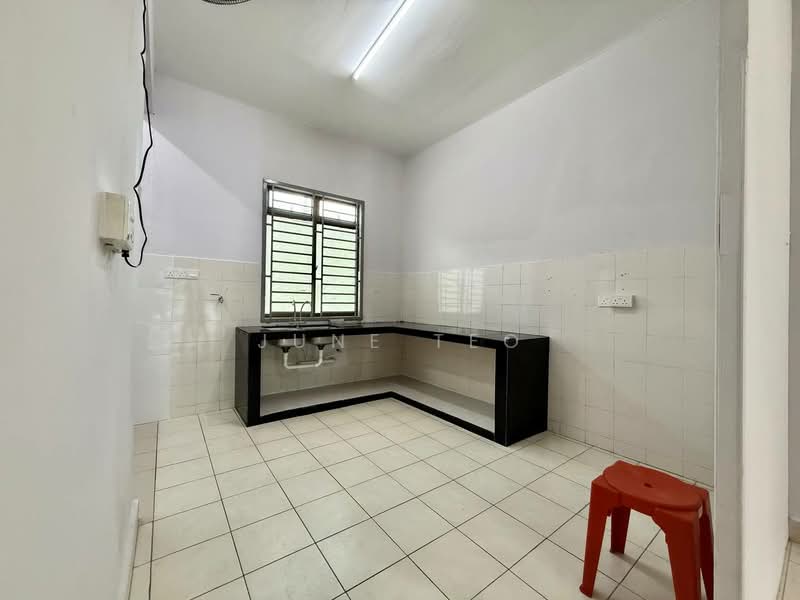 2-storey Terraced House for Rent in Taman Mount Austin (Tebrau) - June Teo - Kitchen - PropertyGuru.com.my