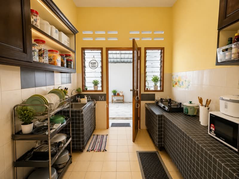Rumah Teres 1 Tingkat untuk Dijual di Taman Banting Baru (Banting) - Mohammad Din Majid - Kitchen - PropertyGuru.com.my