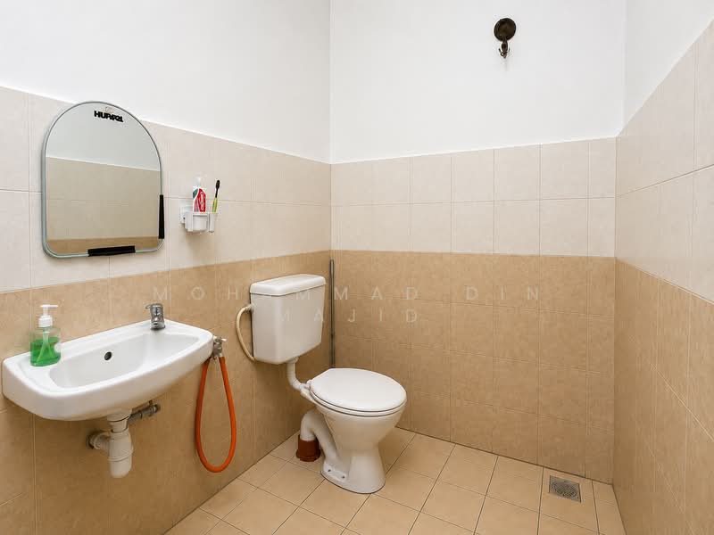 Rumah Teres 1 Tingkat untuk Dijual di Taman Banting Baru (Banting) - Mohammad Din Majid - Bathroom - PropertyGuru.com.my