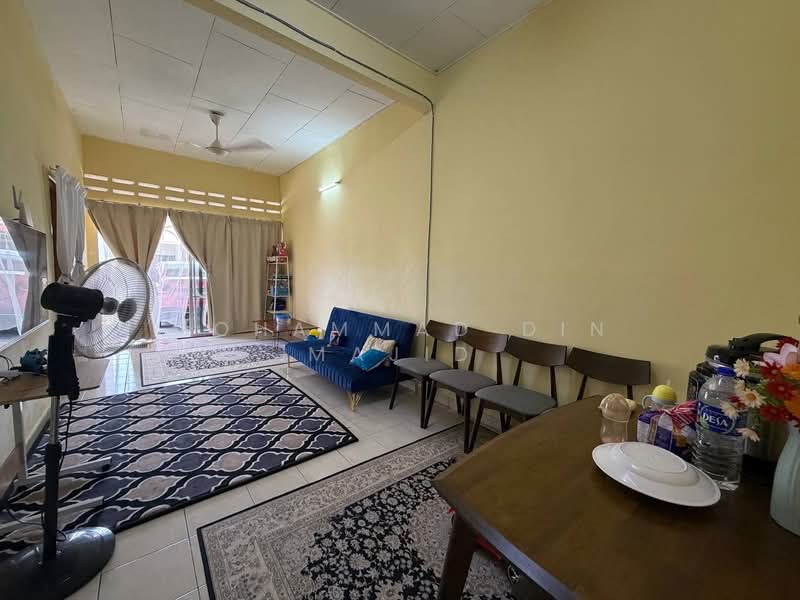 Rumah Teres 1 Tingkat untuk Dijual di Taman Banting Baru (Banting) - Mohammad Din Majid - Living Room - PropertyGuru.com.my