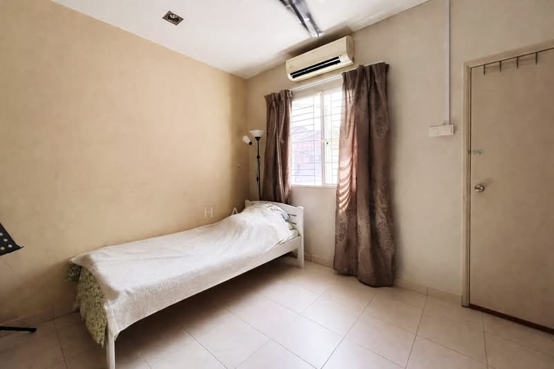 Rumah Teres 2 Tingkat untuk Dijual di Taman Putra Prima (Puchong) - Hann . - Bedroom - PropertyGuru.com.my