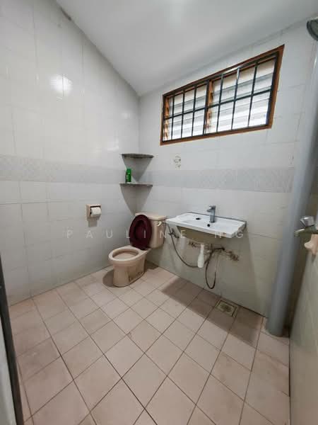 Rumah Flat untuk Dijual di Taman Johor Jaya - Pauline Ng - Bathroom - PropertyGuru.com.my