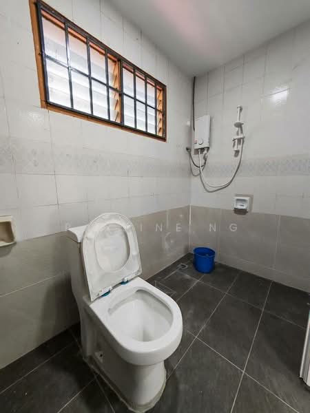 Rumah Flat untuk Dijual di Taman Johor Jaya - Pauline Ng - Bathroom - PropertyGuru.com.my