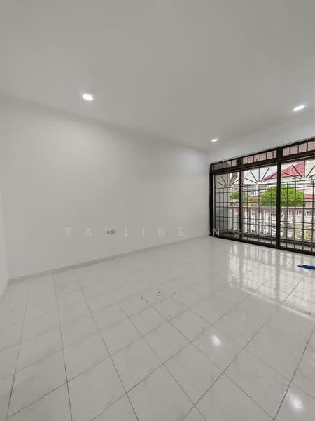 Rumah Flat untuk Dijual di Taman Johor Jaya - Pauline Ng - Living Room - PropertyGuru.com.my