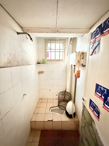 Flat for Sale at Sri Intan - Daniel Yong - Bathroom - PropertyGuru.com.my