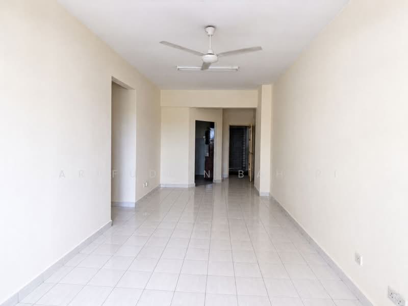 Pangsapuri untuk Dijual di Serdang Skyvillas (Serdang Perdana) - Arifuddin Bahari - Living Room - PropertyGuru.com.my