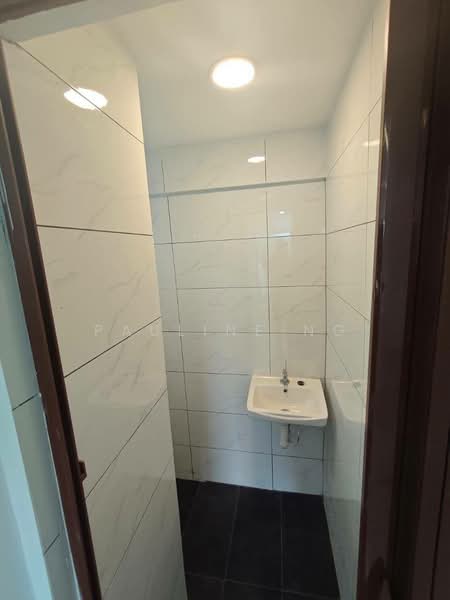 Rumah Flat untuk Dijual di Geharu Flat - Pauline Ng - Bathroom - PropertyGuru.com.my