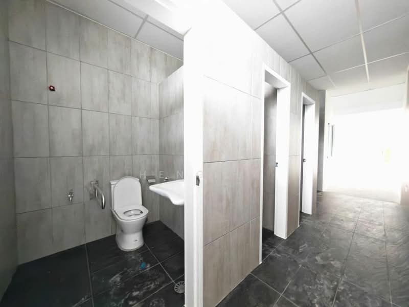 Cluster Factory for Rent in Ulu Tiram (Johor) - Heng Hy - Bathroom - PropertyGuru.com.my