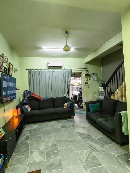 Rumah Teres 2-Tingkat untuk Dijual di Puchong (Selangor) - Chow Kok Toong - Living Room - PropertyGuru.com.my