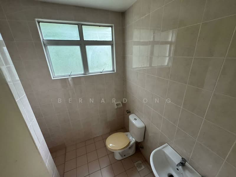 Rumah Berkembar untuk Dijual di Kota Emerald (Rawang) - Bernard Ong - Bathroom - PropertyGuru.com.my