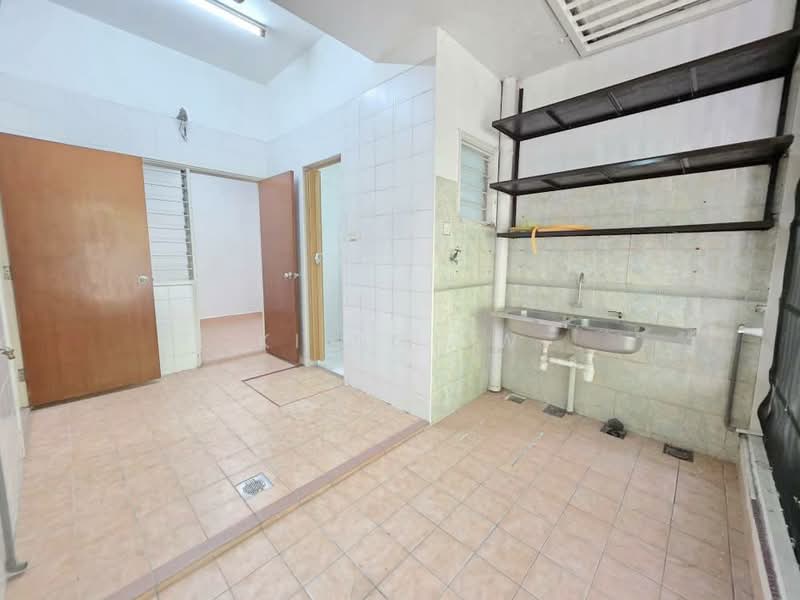 Rumah Teres 3-Tingkat untuk Dijual di Taman Tasik Indah Mewah (Batu) - Kiing TW - Kitchen - PropertyGuru.com.my