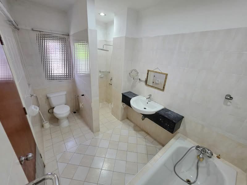Rumah Teres 3-Tingkat untuk Dijual di Taman Tasik Indah Mewah (Batu) - Kiing TW - Bathroom - PropertyGuru.com.my