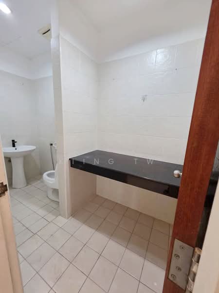 Rumah Teres 3-Tingkat untuk Dijual di Taman Tasik Indah Mewah (Batu) - Kiing TW - Bathroom - PropertyGuru.com.my