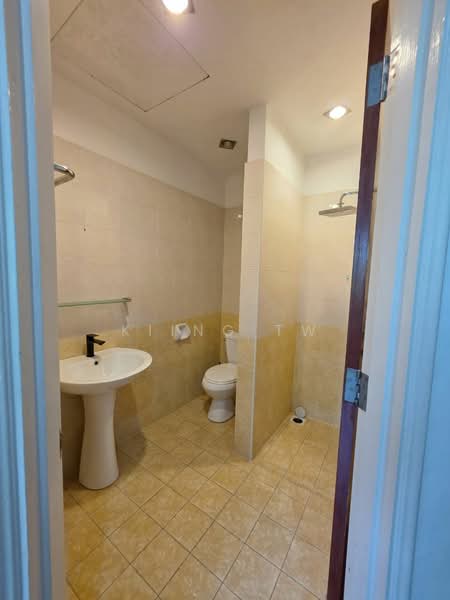 Rumah Teres 3-Tingkat untuk Dijual di Taman Tasik Indah Mewah (Batu) - Kiing TW - Bathroom - PropertyGuru.com.my