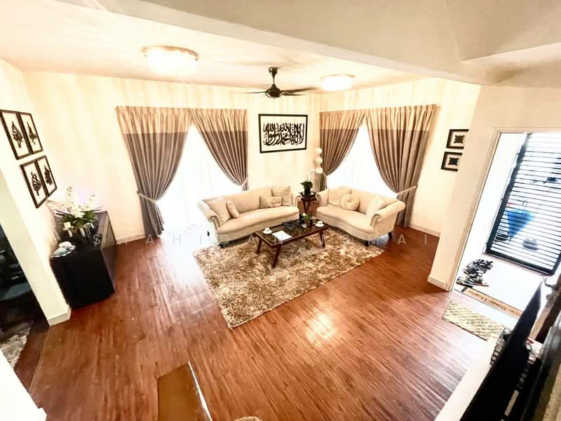 2.5-storey Terraced House for Sale in Bandar Putra Permai (Seri Kembangan) - Shahidan Ismail - Living Room - PropertyGuru.com.my