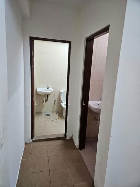 1-storey Terraced House for Rent in Taman Segambut (Jalan Kuching) - Elaine Lian - Bathroom - PropertyGuru.com.my