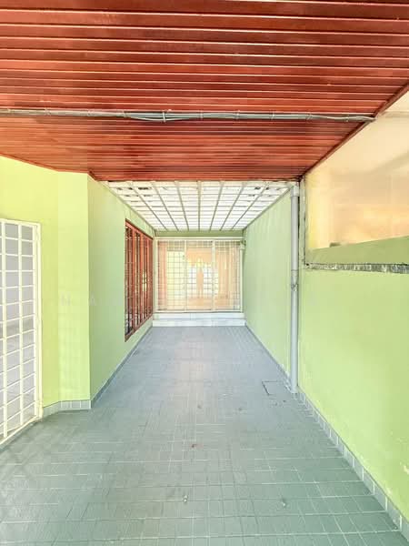 Rumah Teres 2 Tingkat untuk Dijual di SS18 (Subang Jaya) - Nadia Shukri - Entrance - PropertyGuru.com.my
