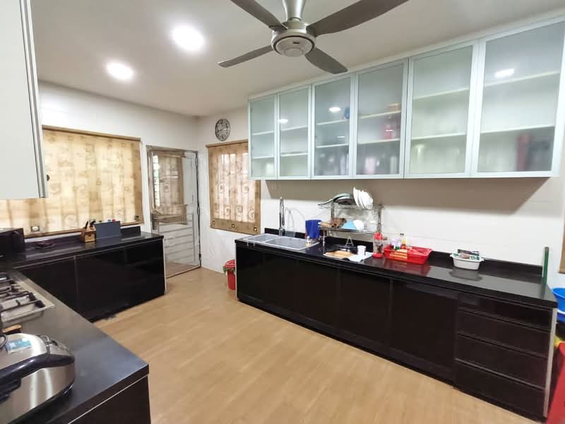 Bungalow for Sale in Taman Stulang Laut (Johor Bahru) - Cathy Tan - Kitchen - PropertyGuru.com.my