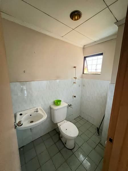Rumah Teres 2 Tingkat untuk Dijual di Bandar Sri Damansara (Selangor) - Kim Meng Lew - Bathroom - PropertyGuru.com.my