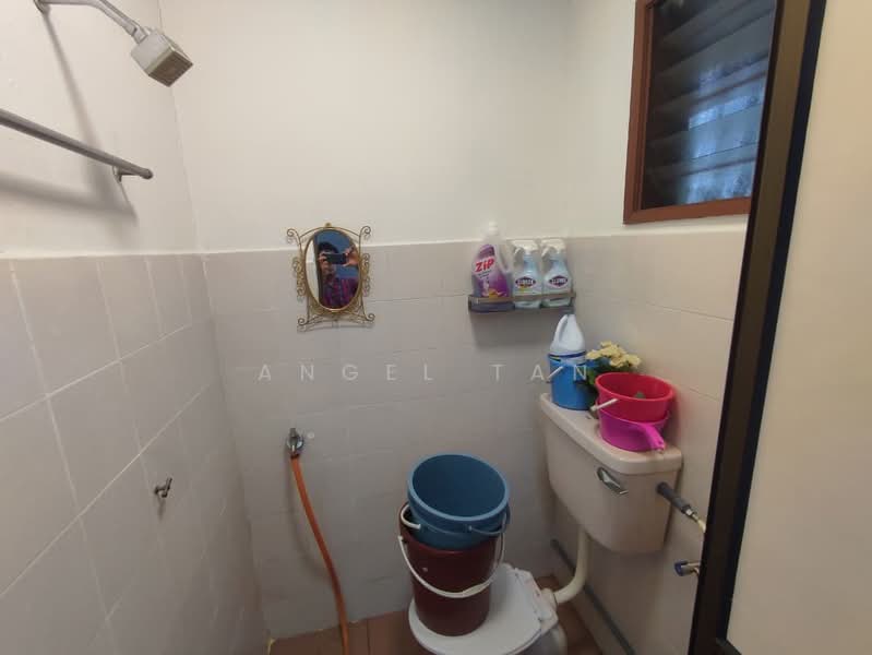 Rumah Teres 2 Tingkat untuk Dijual di Seri Kembangan (Selangor) - Angel Tan - Bathroom - PropertyGuru.com.my