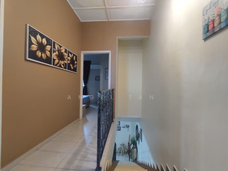 Rumah Teres 2 Tingkat untuk Dijual di Seri Kembangan (Selangor) - Angel Tan - Corridor - PropertyGuru.com.my
