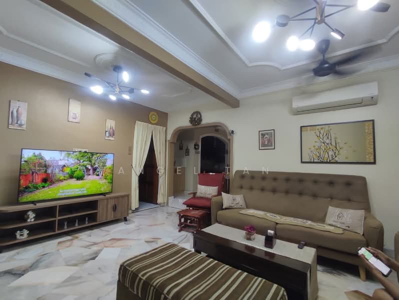 Rumah Teres 2 Tingkat untuk Dijual di Seri Kembangan (Selangor) - Angel Tan - Living Room - PropertyGuru.com.my