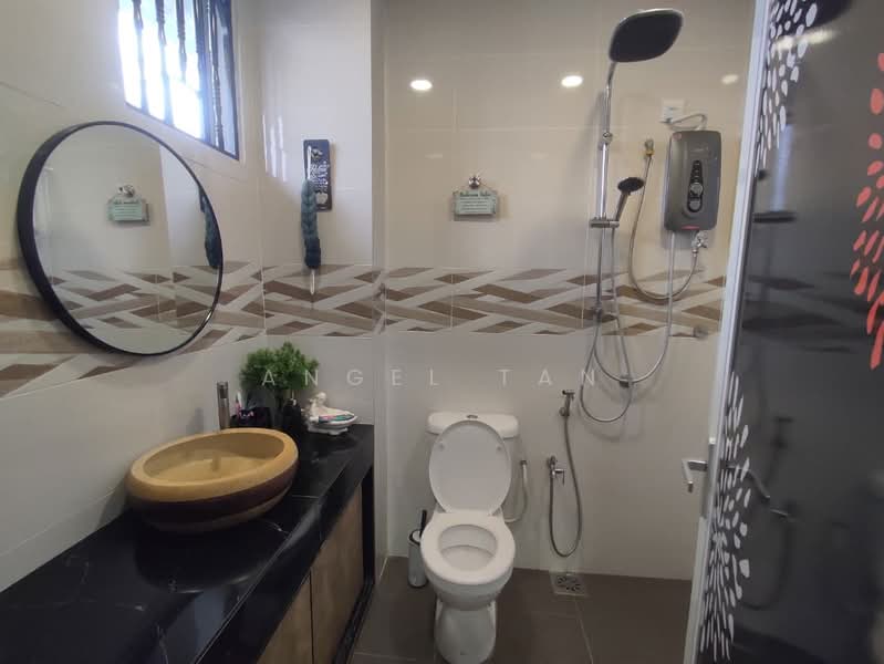 Rumah Teres 2 Tingkat untuk Dijual di Seri Kembangan (Selangor) - Angel Tan - Bathroom - PropertyGuru.com.my