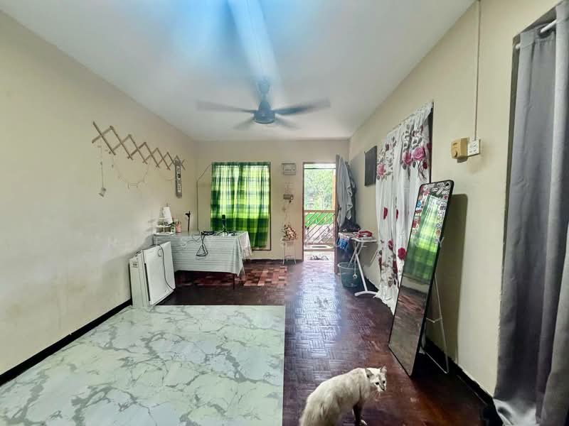 Rumah Flat untuk Dijual di Flat Taman Melati - Niesya Shuekry - Living Room - PropertyGuru.com.my
