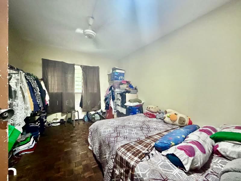 Rumah Flat untuk Dijual di Flat Taman Melati - Niesya Shuekry - Bedroom - PropertyGuru.com.my