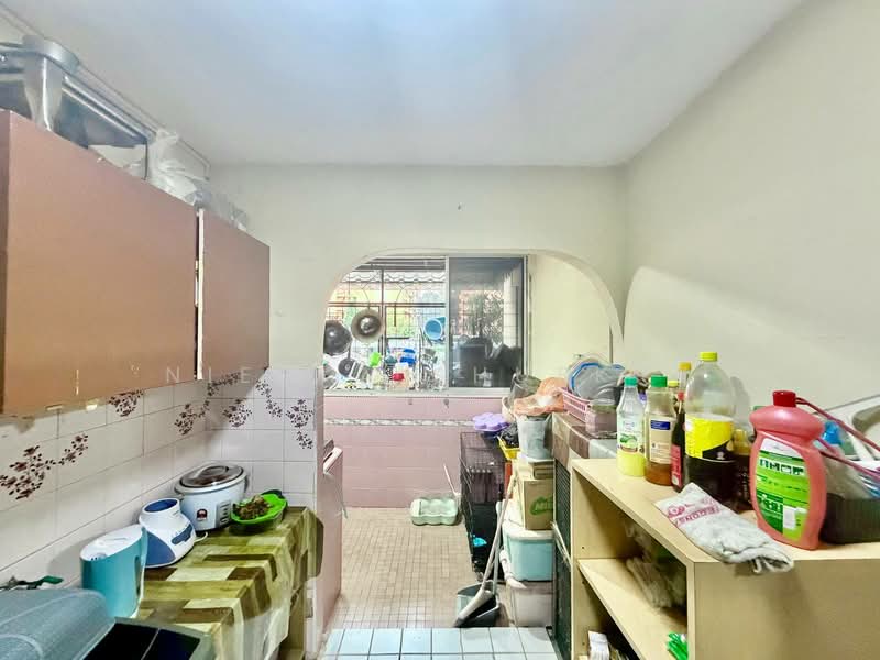 Rumah Flat untuk Dijual di Flat Taman Melati - Niesya Shuekry - Kitchen - PropertyGuru.com.my