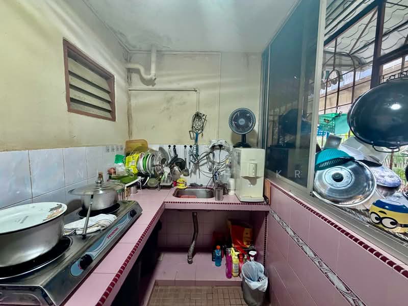 Rumah Flat untuk Dijual di Flat Taman Melati - Niesya Shuekry - Kitchen - PropertyGuru.com.my