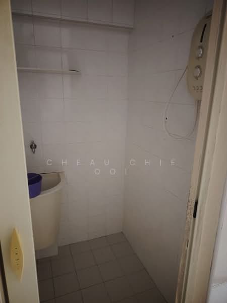 Flat for Sale at Green Garden - Cheau Chie Ooi - Bathroom - PropertyGuru.com.my
