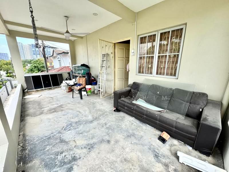 Rumah Teres 2 Tingkat untuk Dijual di Taman Equine (Seri Kembangan) - Azli Ibrahim - Balcony - PropertyGuru.com.my