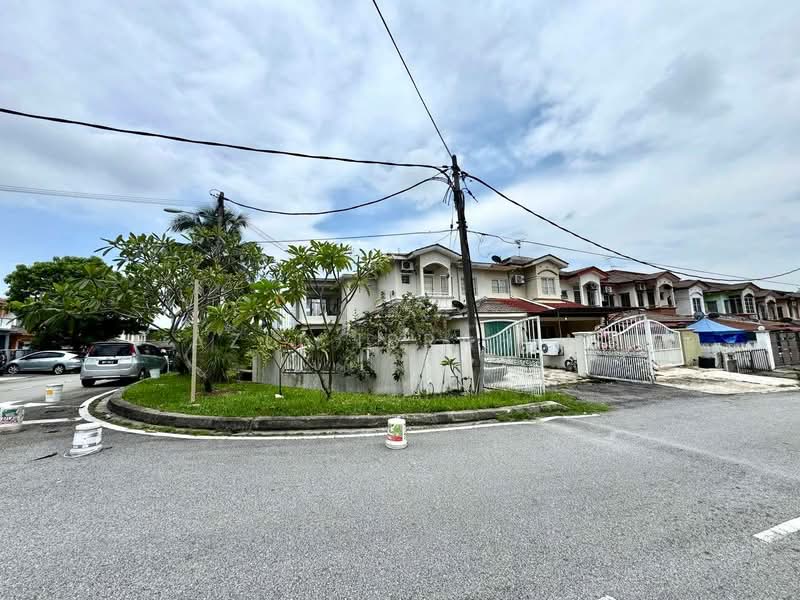 Rumah Teres 2 Tingkat untuk Dijual di Taman Equine (Seri Kembangan) - Azli Ibrahim - Exterior - PropertyGuru.com.my