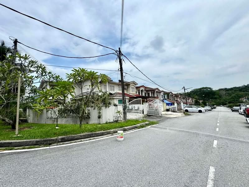 Rumah Teres 2 Tingkat untuk Dijual di Taman Equine (Seri Kembangan) - Azli Ibrahim - Exterior - PropertyGuru.com.my