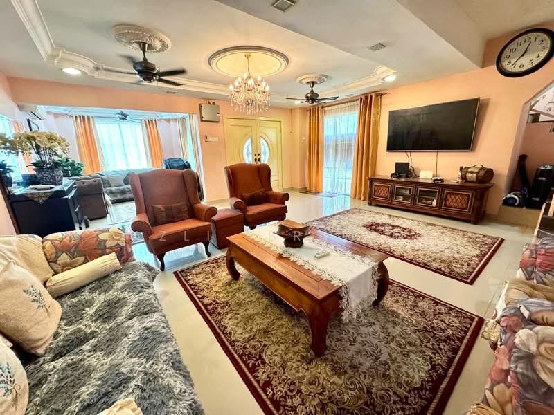 Rumah Teres 2 Tingkat untuk Dijual di Taman Equine (Seri Kembangan) - Azli Ibrahim - Living Room - PropertyGuru.com.my