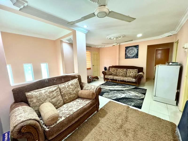 Rumah Teres 2 Tingkat untuk Dijual di Taman Equine (Seri Kembangan) - Azli Ibrahim - Living Room - PropertyGuru.com.my