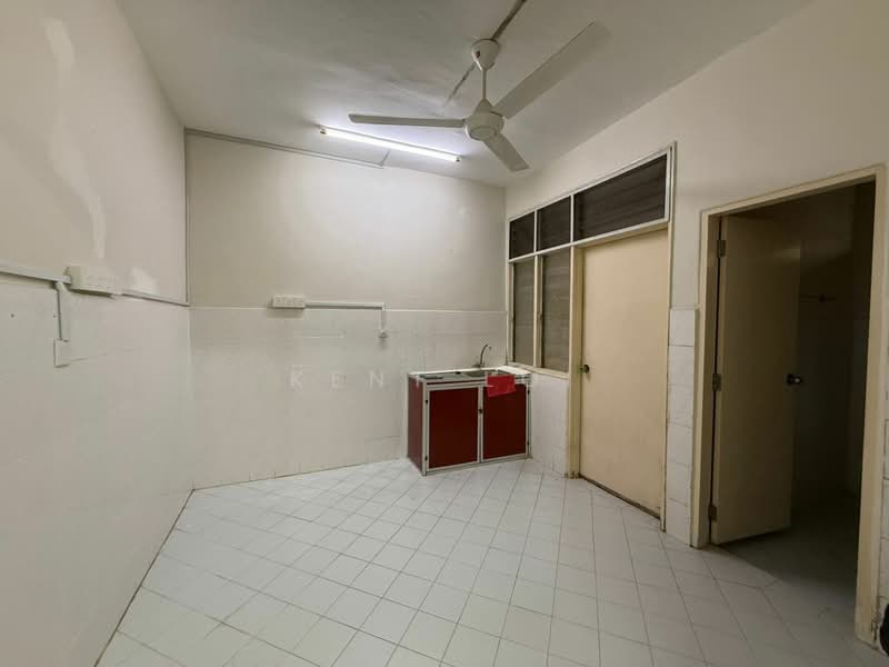 Rumah Teres 2 Tingkat untuk Disewa di Bandar Baru Permas Jaya (Permas Jaya) - Kent Loi - Kitchen - PropertyGuru.com.my