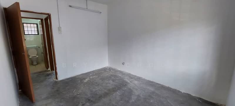 Pangsapuri untuk Dijual di Pangsapuri Seri Pulai - Bryan Choo - Bathroom - PropertyGuru.com.my