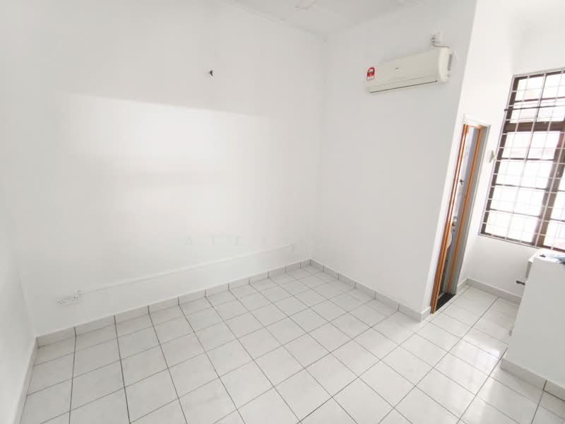 1.5-storey Terraced House for Sale in Taman Molek (Johor Bahru) - Alex Lim - Interior - PropertyGuru.com.my