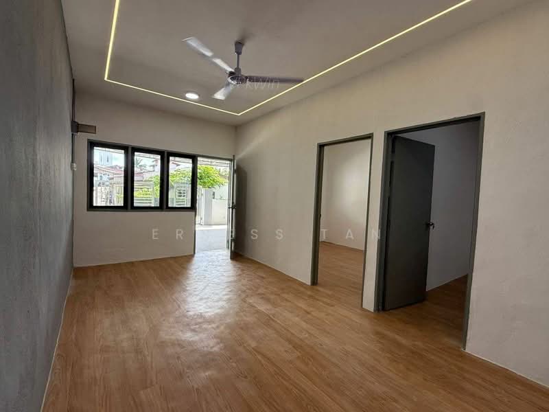 1-storey Terraced House for Sale in Taman Gelang Emas (Gelang Patah) - Erness Tan - Living Room - PropertyGuru.com.my