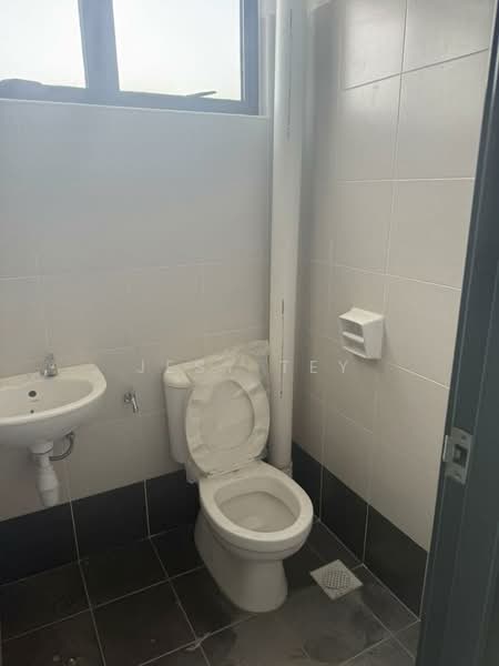 Shop / Office for Rent in Bandar Cemerlang (Ulu Tiram) - Jesy Tey - Bathroom - PropertyGuru.com.my