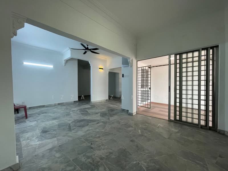1.5-storey Terraced House for Sale in Bandar Baru Sri Petaling (Sri Petaling) - Izzat Zamros - Living Room - PropertyGuru.com.my