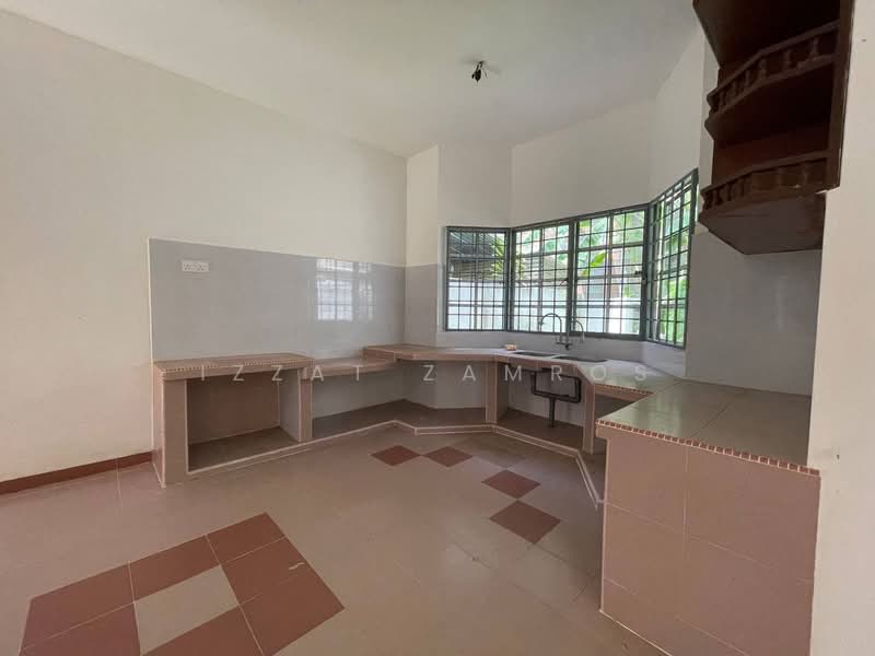 1.5-storey Terraced House for Sale in Bandar Baru Sri Petaling (Sri Petaling) - Izzat Zamros - Kitchen - PropertyGuru.com.my