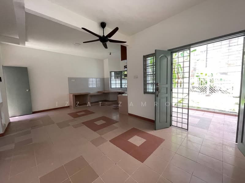 1.5-storey Terraced House for Sale in Bandar Baru Sri Petaling (Sri Petaling) - Izzat Zamros - Kitchen - PropertyGuru.com.my
