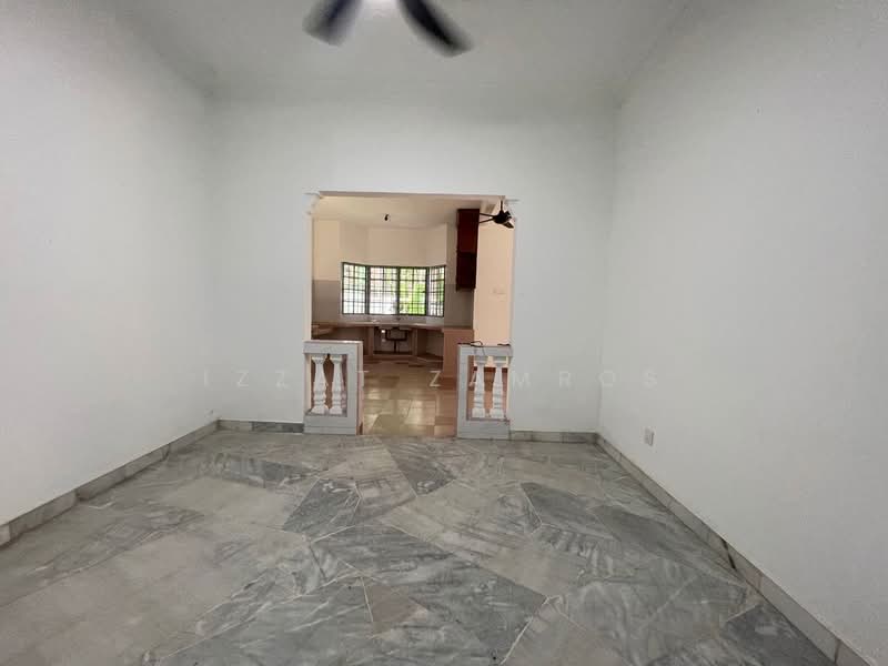 1.5-storey Terraced House for Sale in Bandar Baru Sri Petaling (Sri Petaling) - Izzat Zamros - Living Room - PropertyGuru.com.my