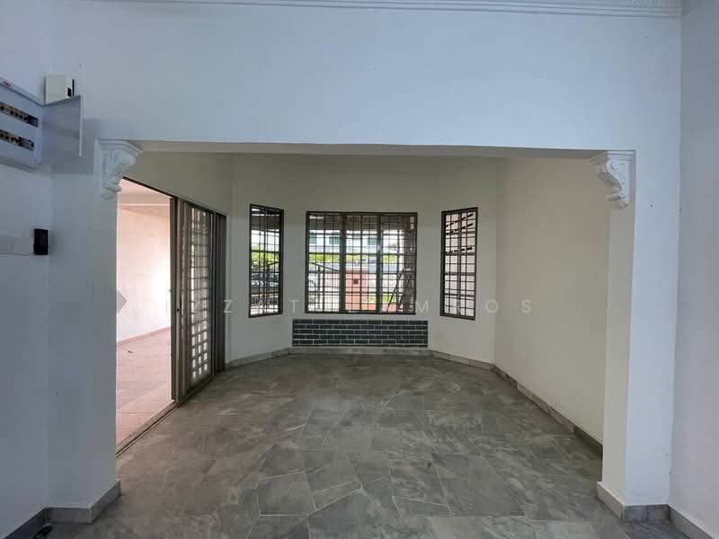 1.5-storey Terraced House for Sale in Bandar Baru Sri Petaling (Sri Petaling) - Izzat Zamros - Living Room - PropertyGuru.com.my