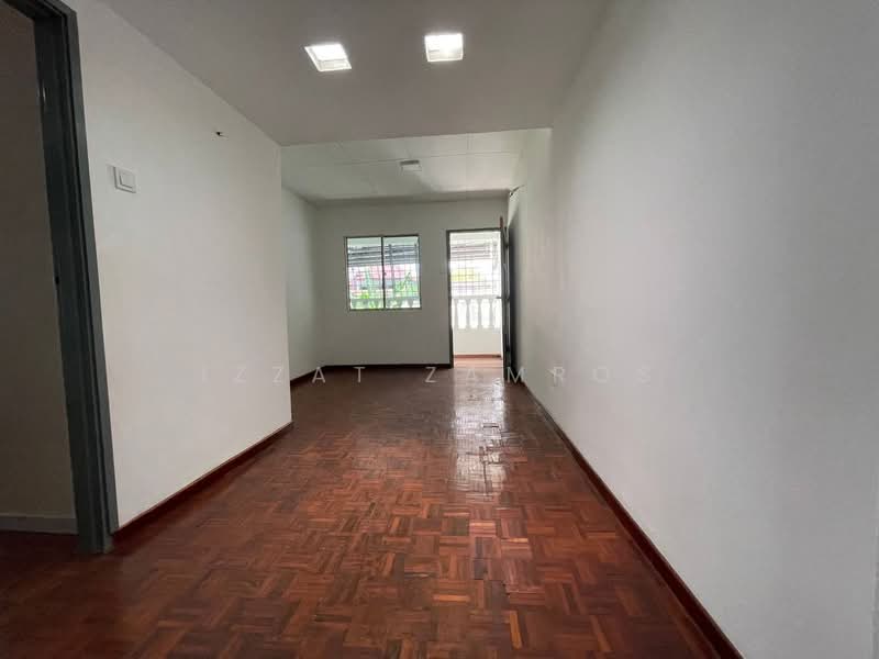 1.5-storey Terraced House for Sale in Bandar Baru Sri Petaling (Sri Petaling) - Izzat Zamros - Corridor - PropertyGuru.com.my