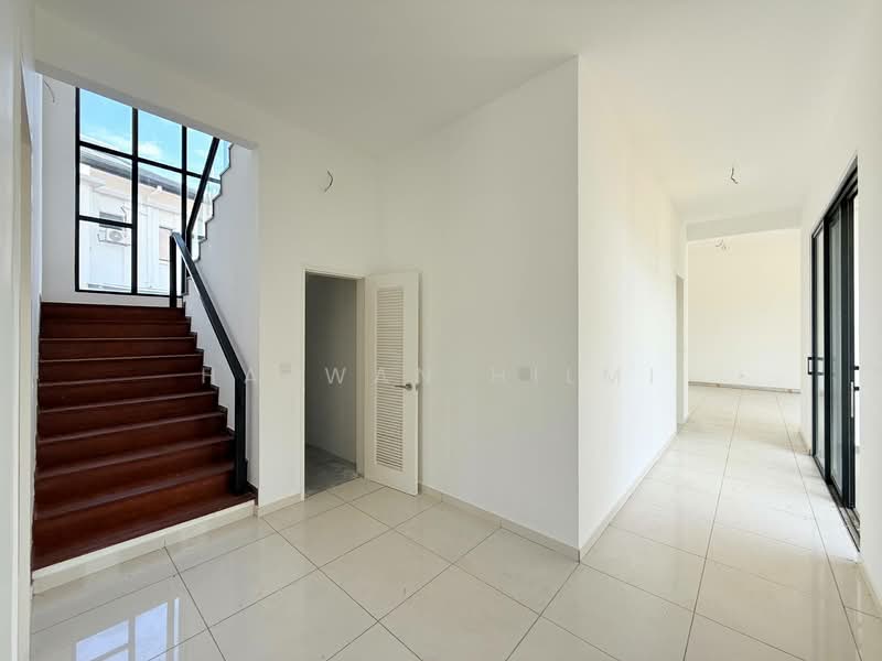 Rumah Banglo untuk Dijual di Alam Sari (Bangi) - Hazwan Hilmi - Entrance - PropertyGuru.com.my